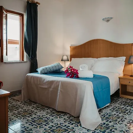 Otel Rojas 3*