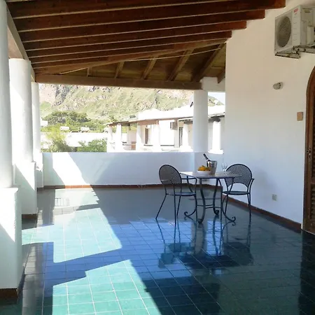 Rojas Hotel Vulcano (Isola)