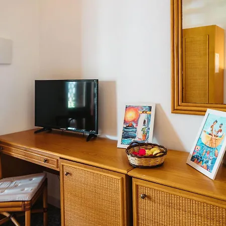 Hotel Rojas 3*