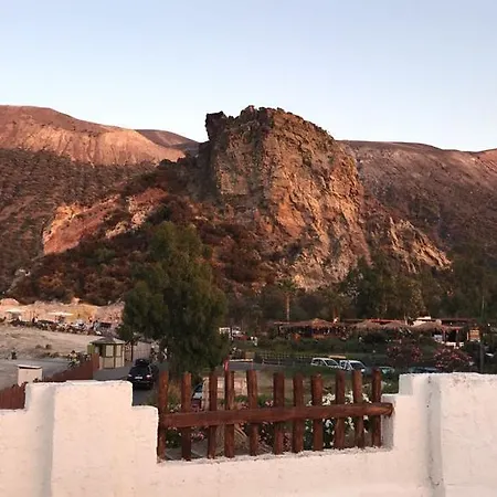 Hotel Rojas Vulcano (Isola)